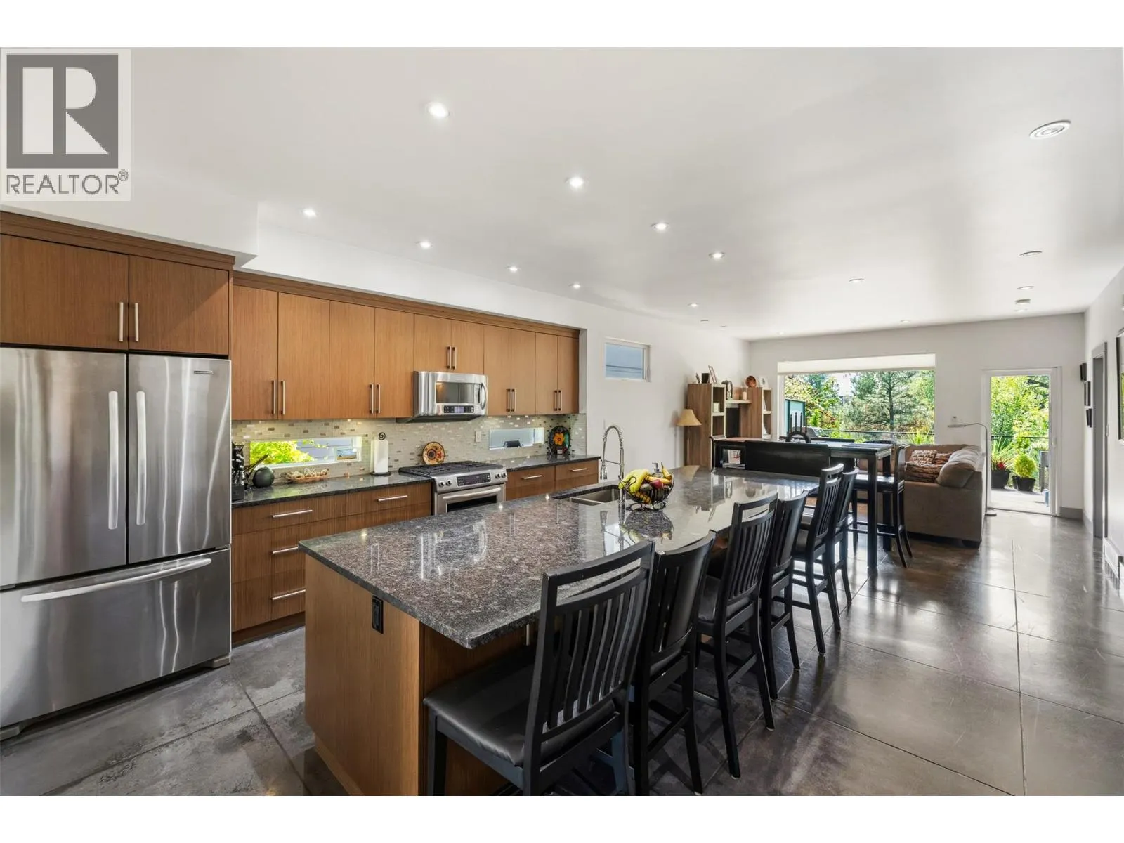 729 CREEKSIDE Road