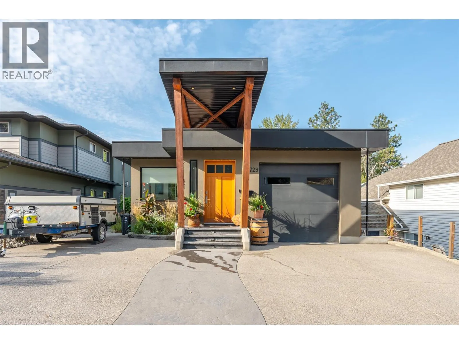 729 CREEKSIDE Road