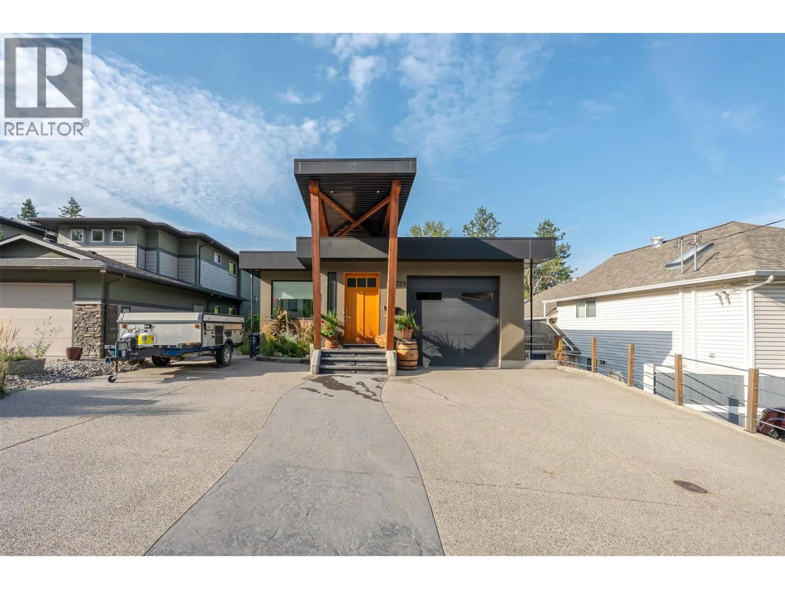 729 CREEKSIDE Road