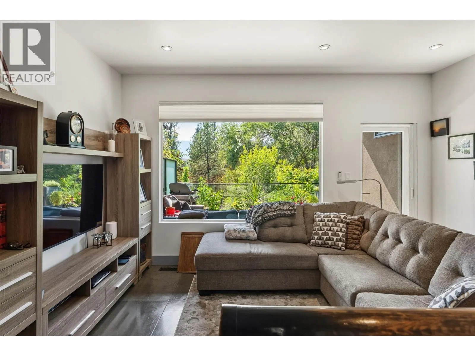 729 CREEKSIDE Road