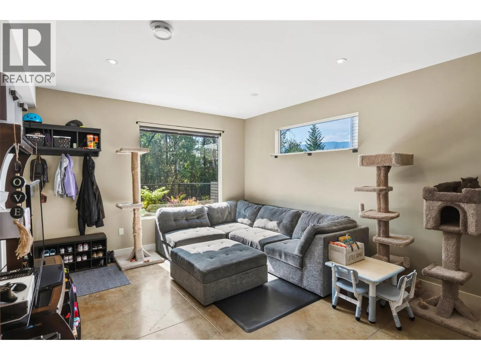 729 CREEKSIDE Road
