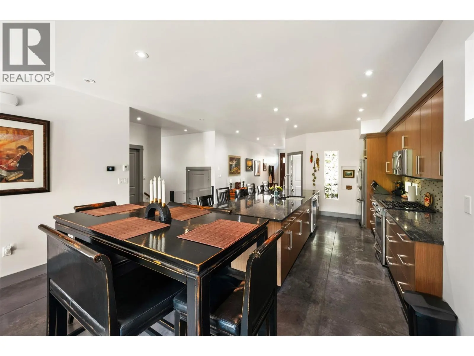729 CREEKSIDE Road