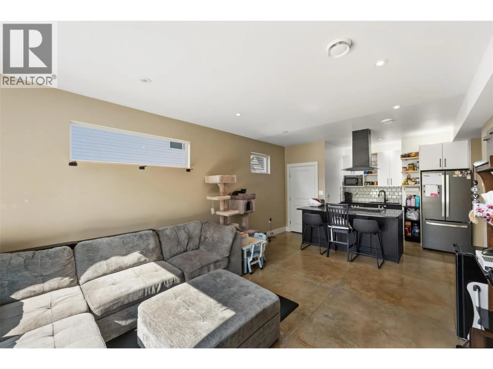 729 CREEKSIDE Road