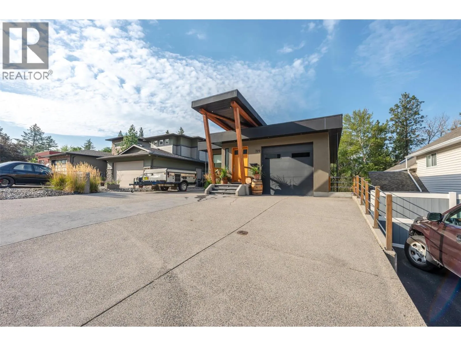 729 CREEKSIDE Road