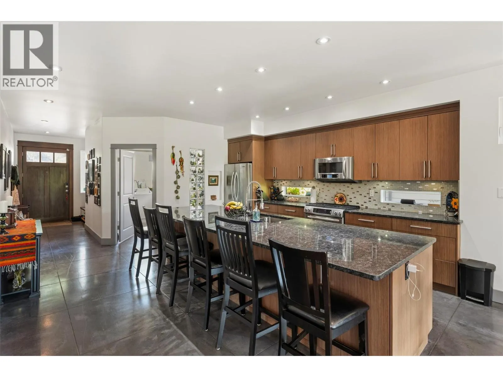 729 CREEKSIDE Road