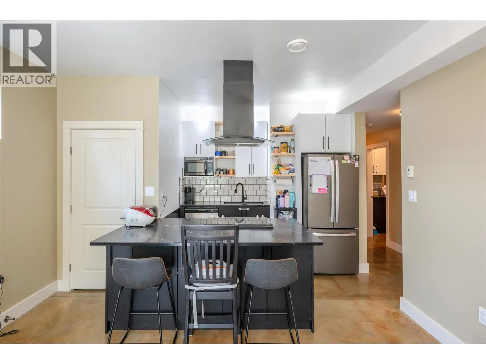 729 CREEKSIDE Road