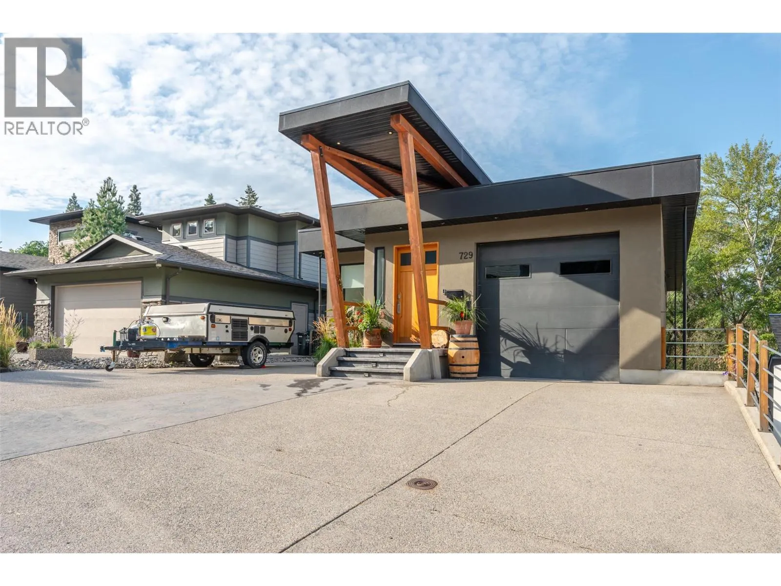 729 CREEKSIDE Road