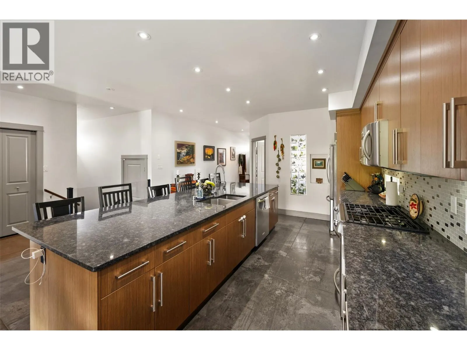 729 CREEKSIDE Road