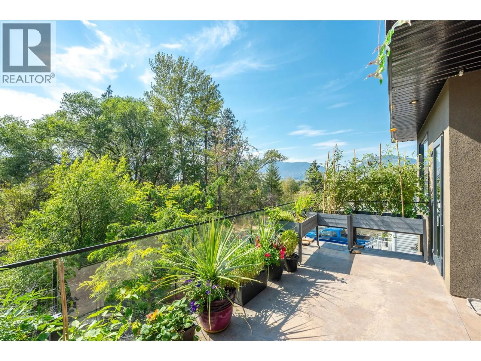 729 CREEKSIDE Road