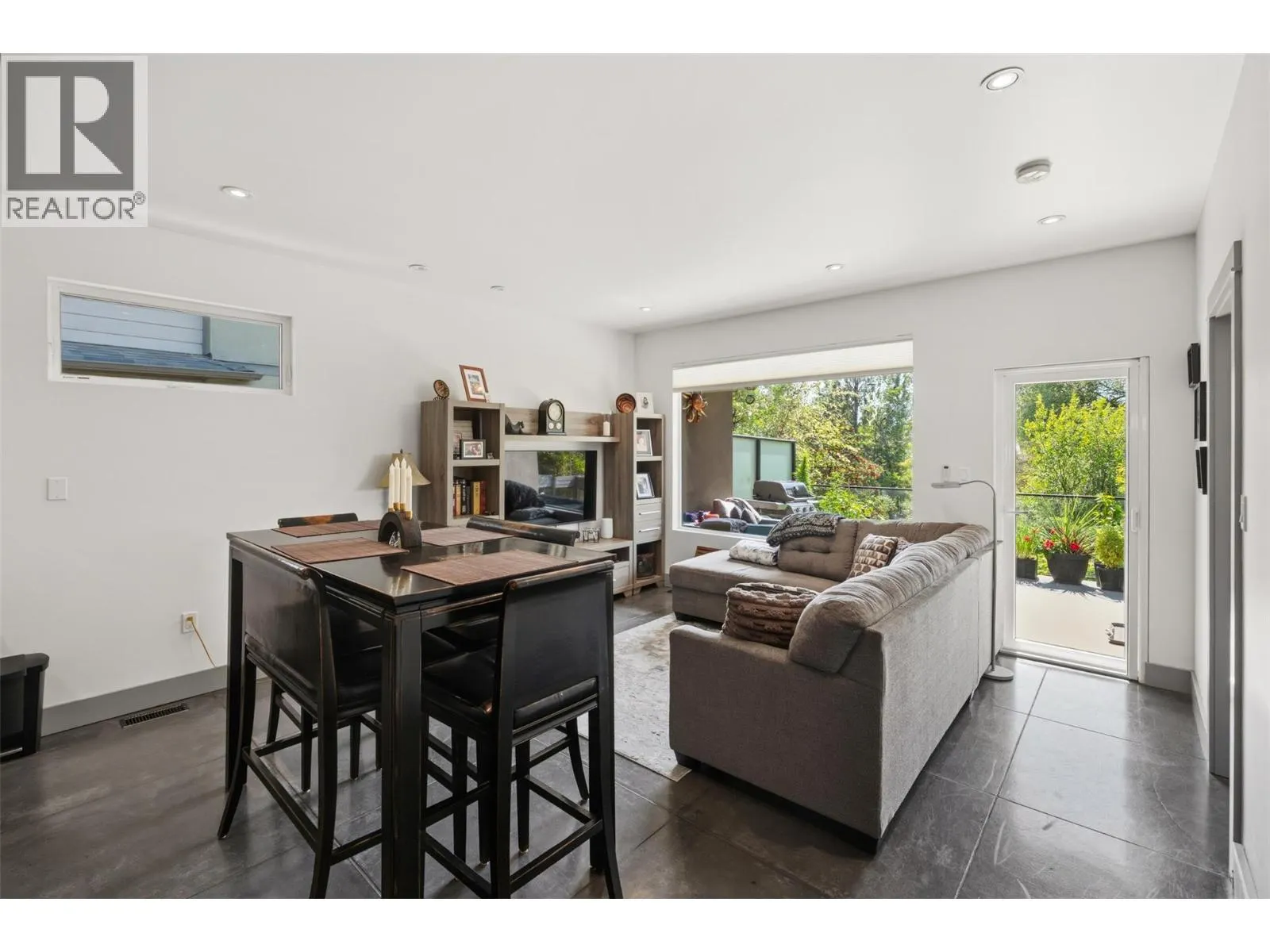 729 CREEKSIDE Road