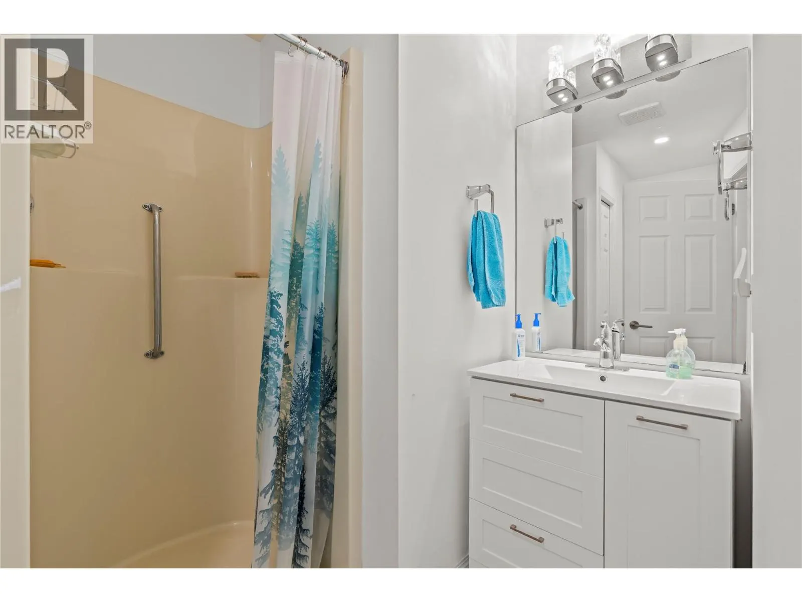3850 Argyle Avenue Unit# 17