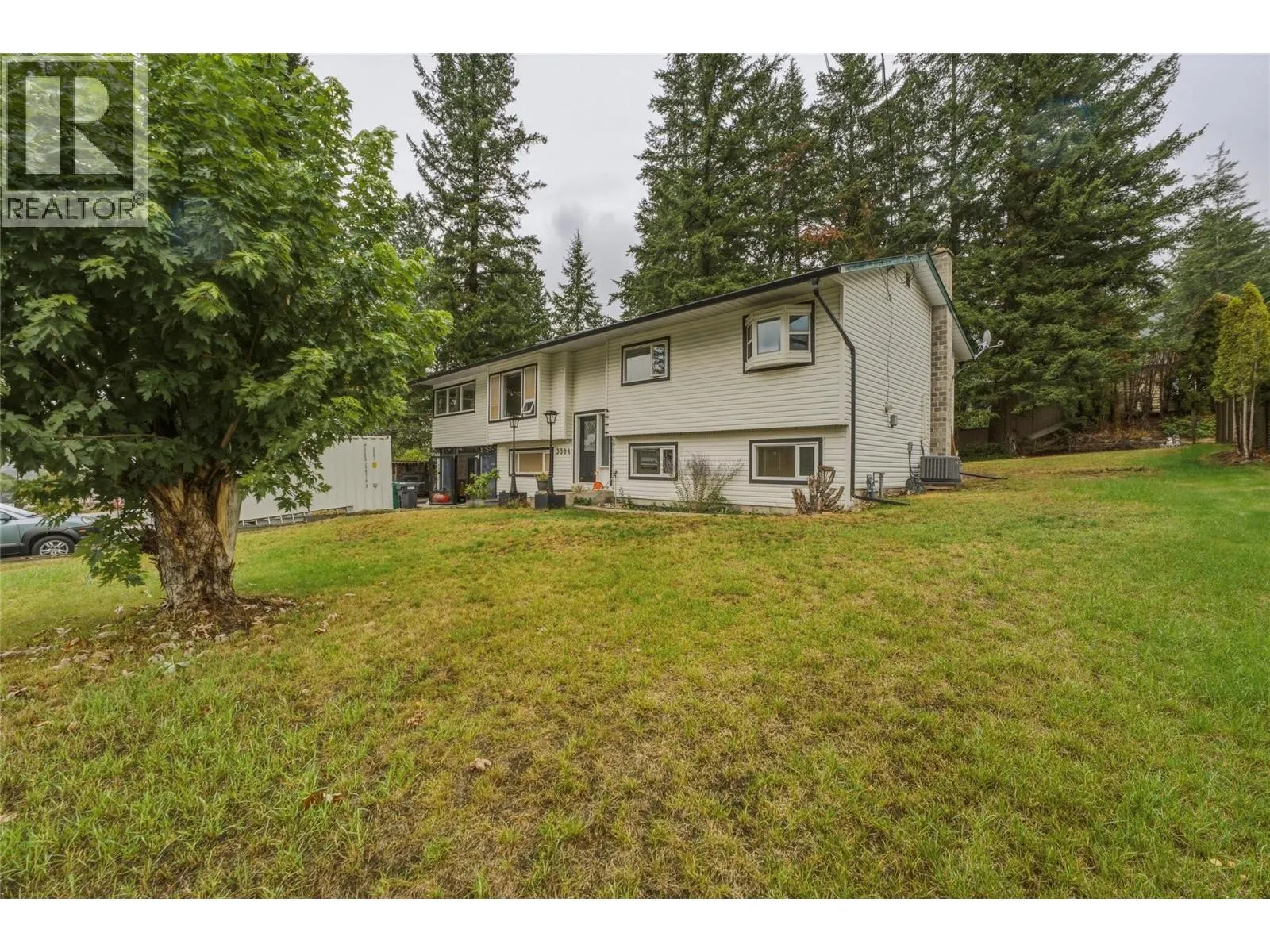 3304 Sidney Crescent