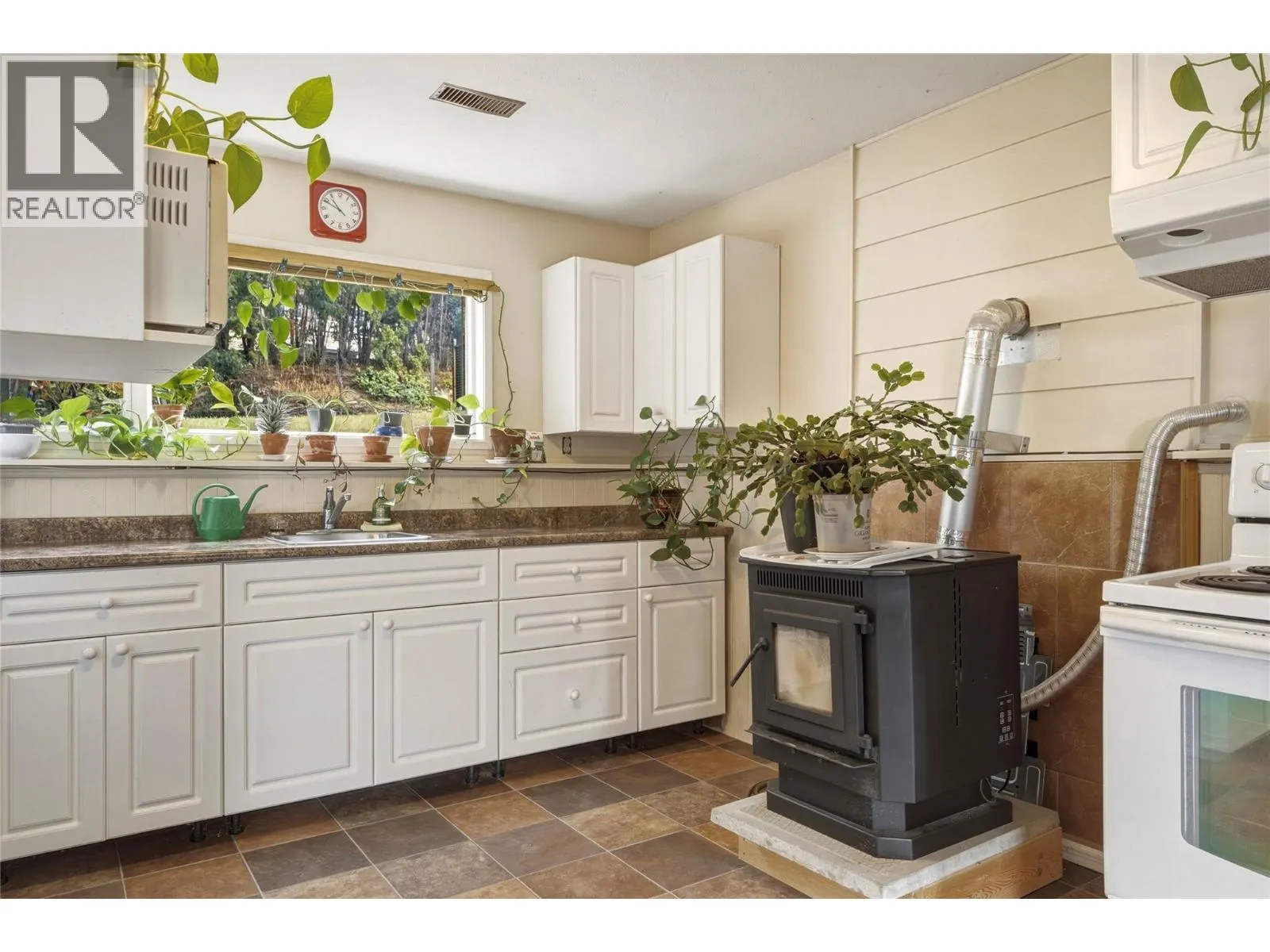 3304 Sidney Crescent