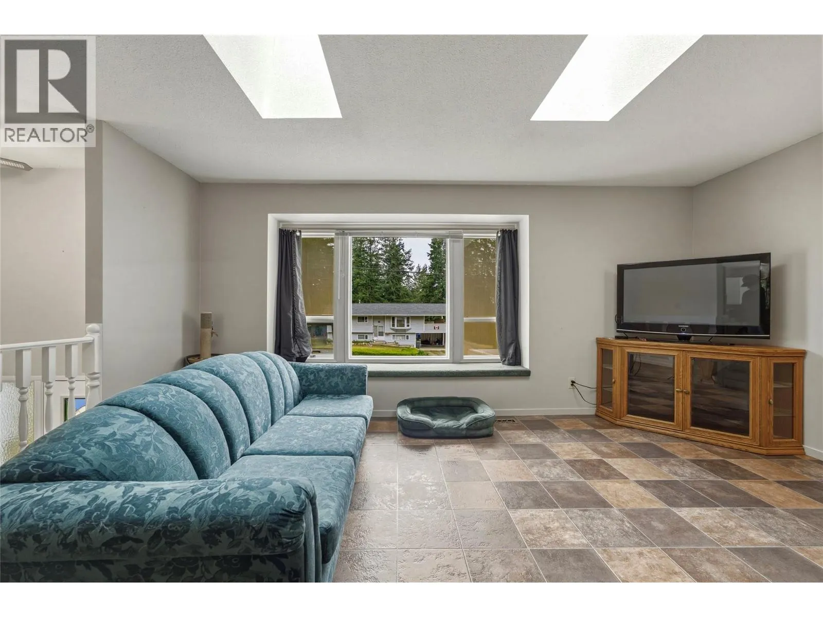 3304 Sidney Crescent