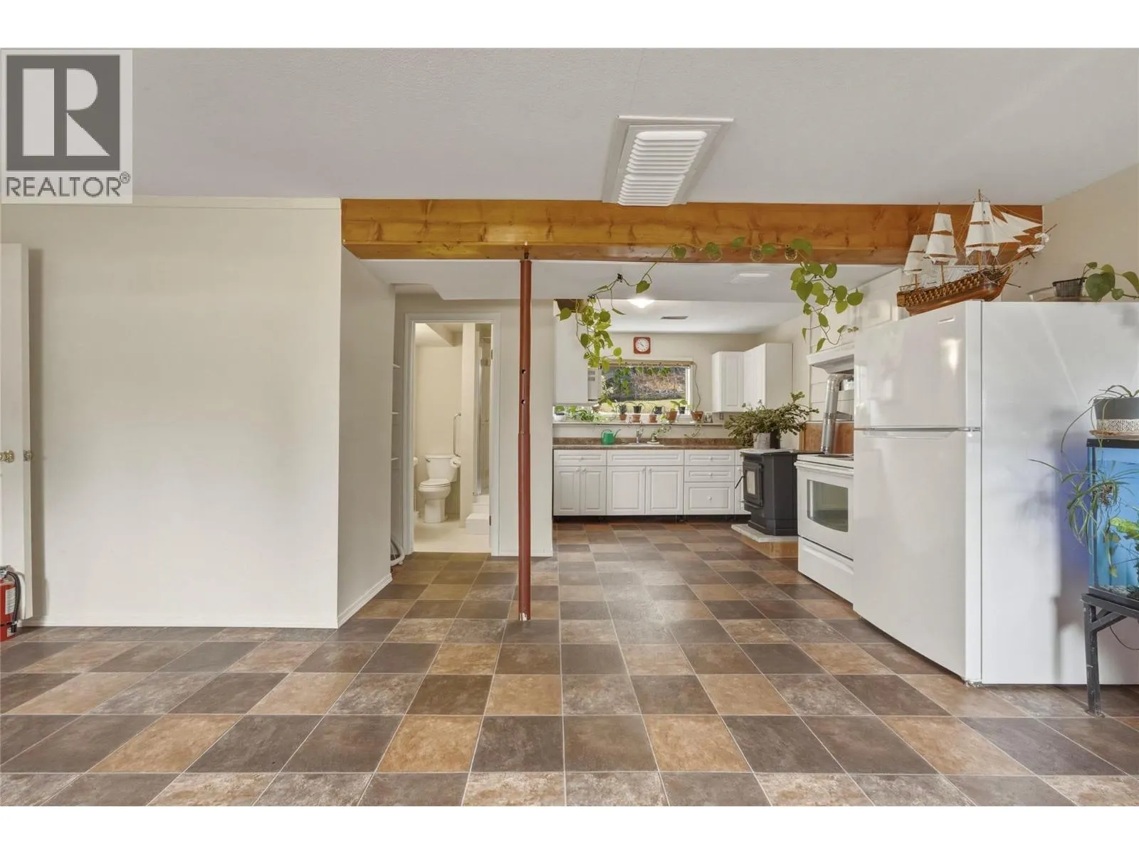 3304 Sidney Crescent