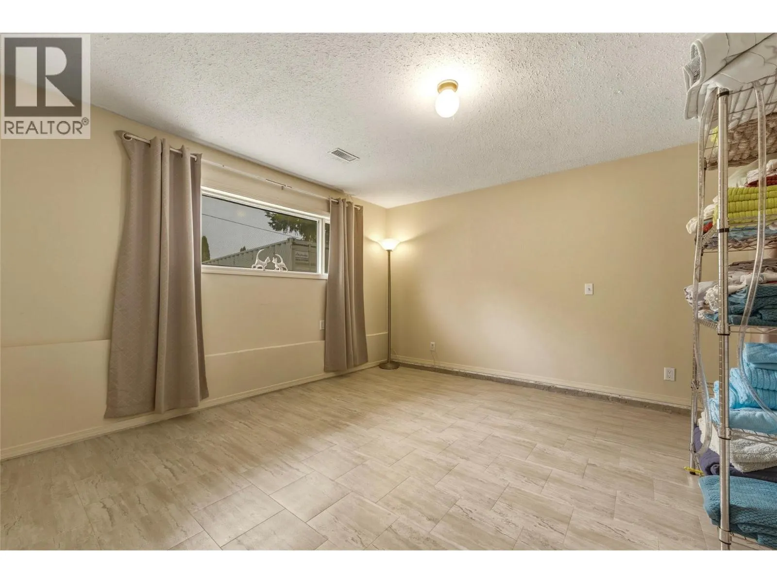 3304 Sidney Crescent