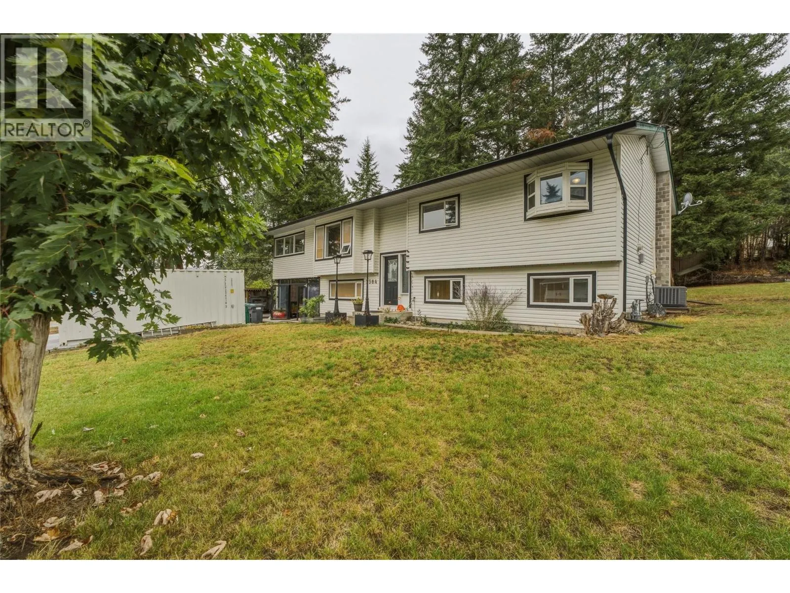 3304 Sidney Crescent
