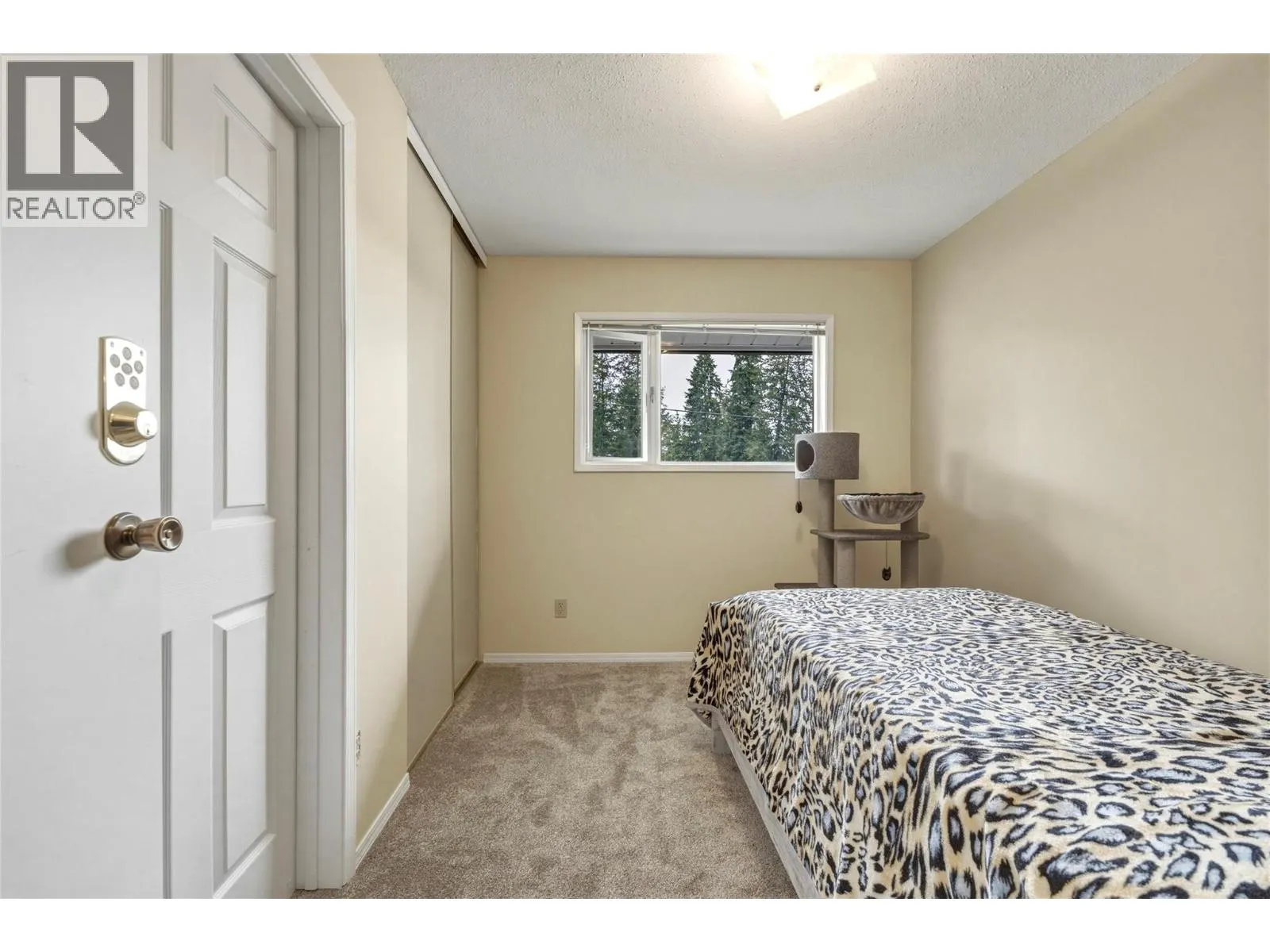 3304 Sidney Crescent