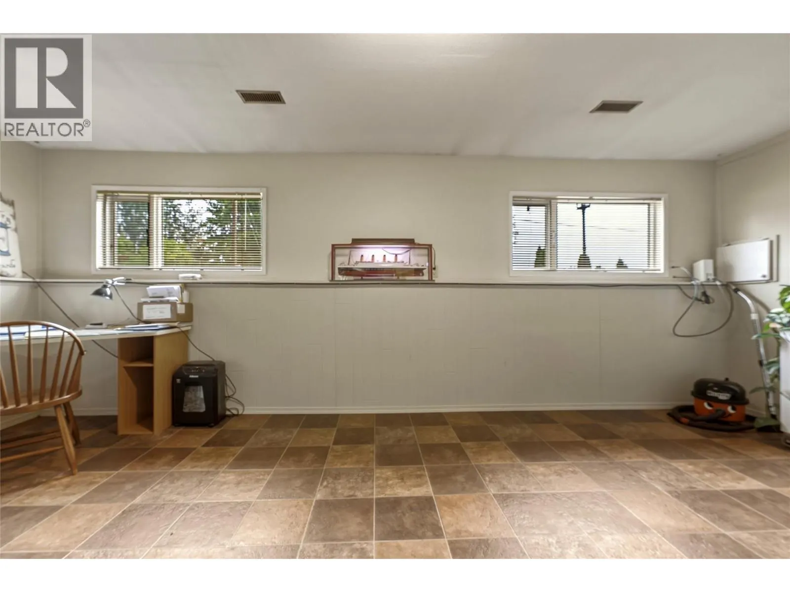 3304 Sidney Crescent