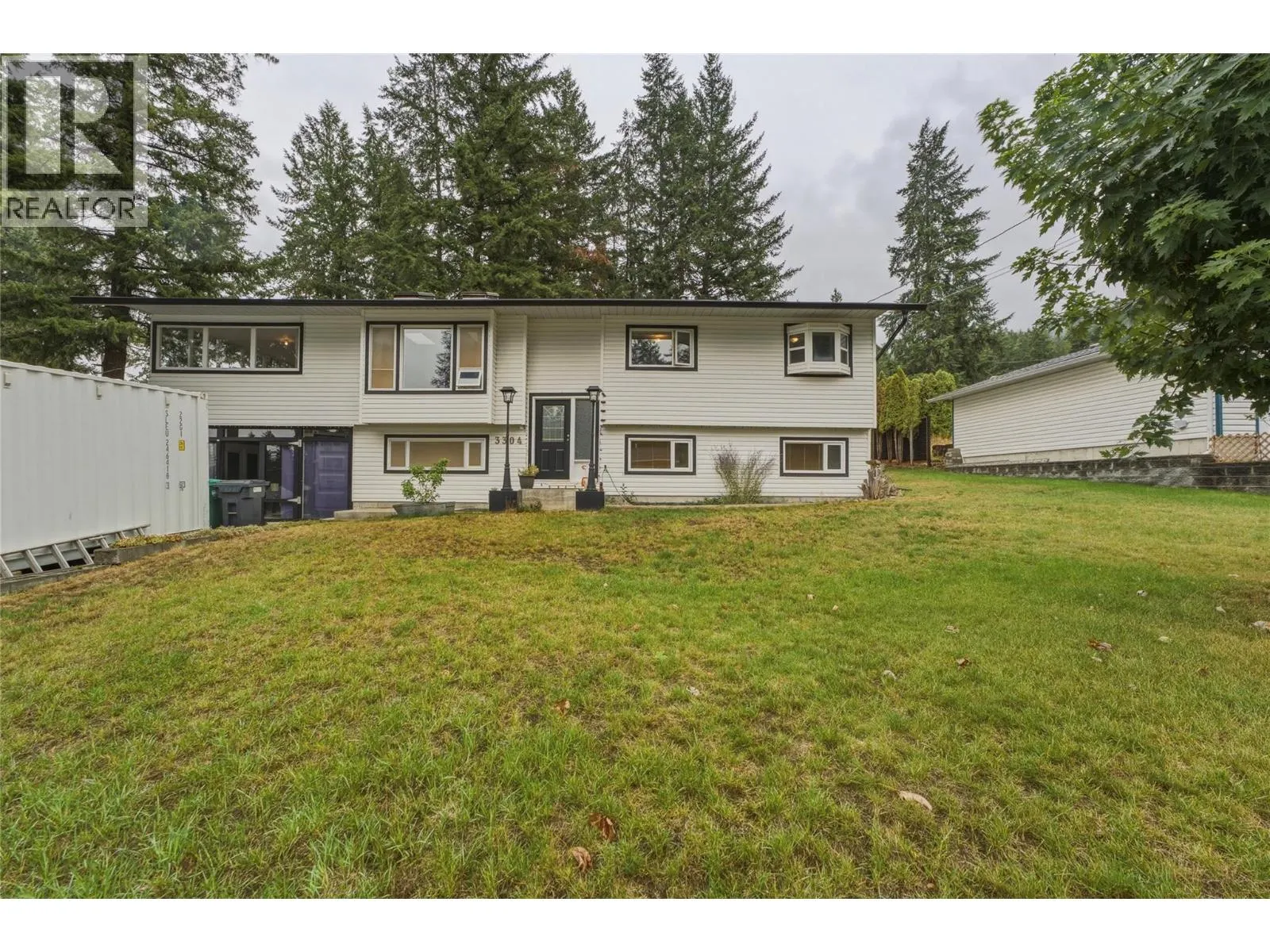 3304 Sidney Crescent