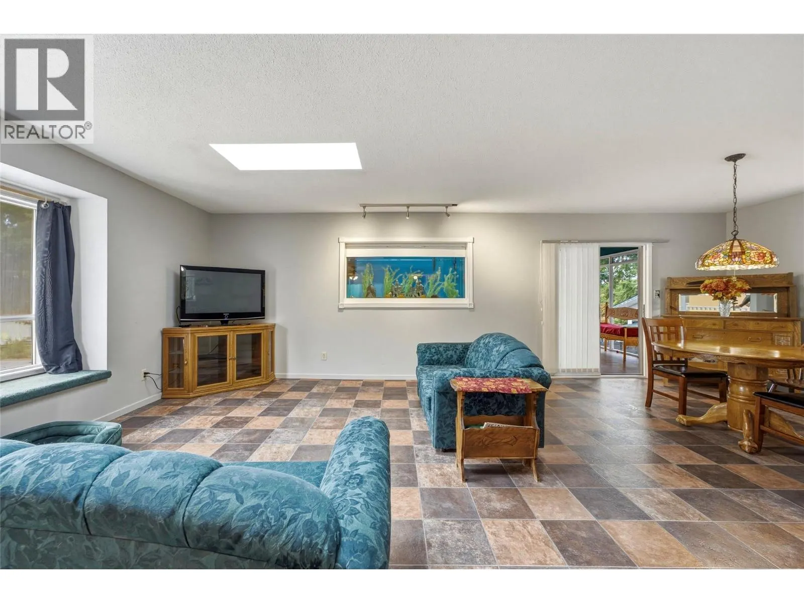 3304 Sidney Crescent