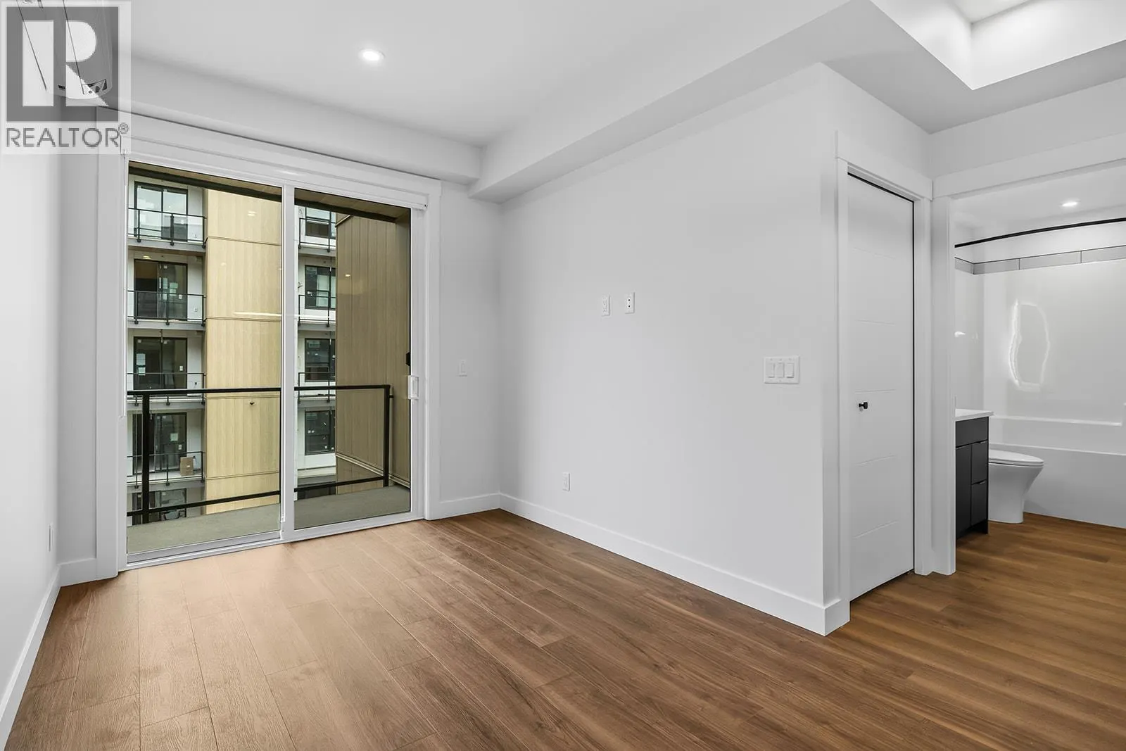 1280 Sutherland Avenue Unit# 404