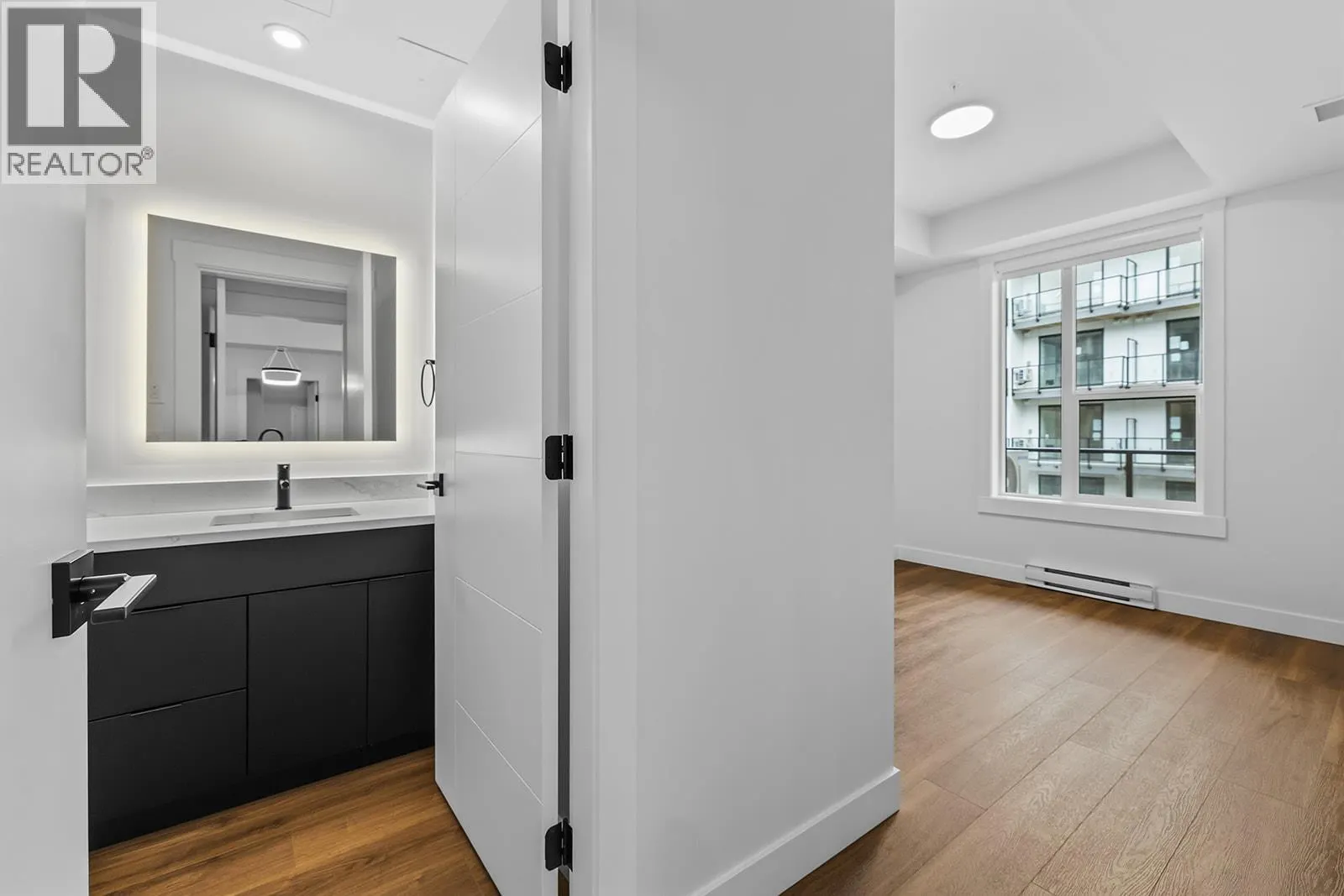 1280 Sutherland Avenue Unit# 404