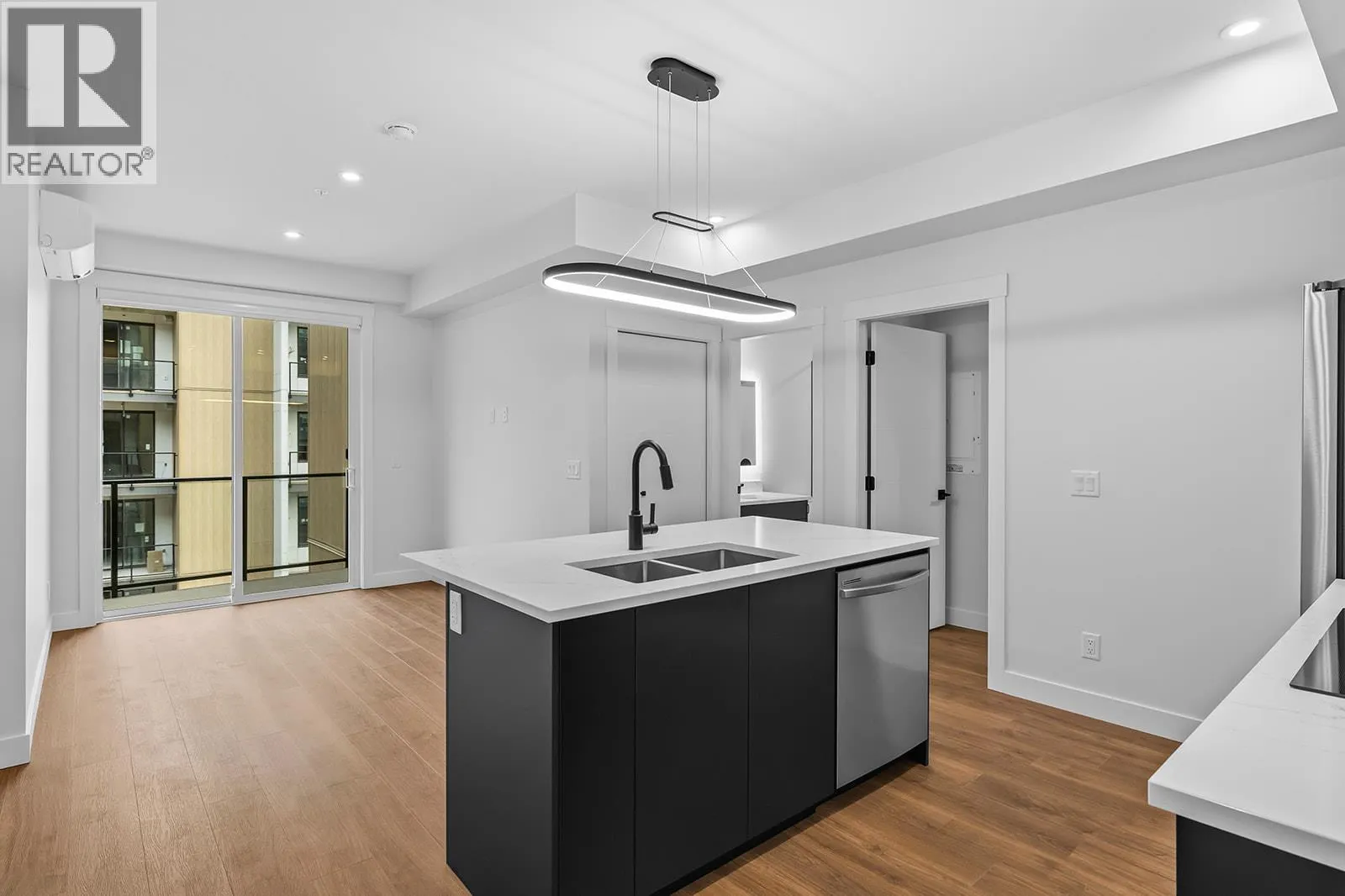 1280 Sutherland Avenue Unit# 404