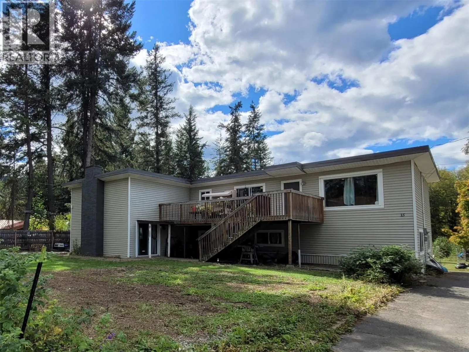 15 LODGE Drive