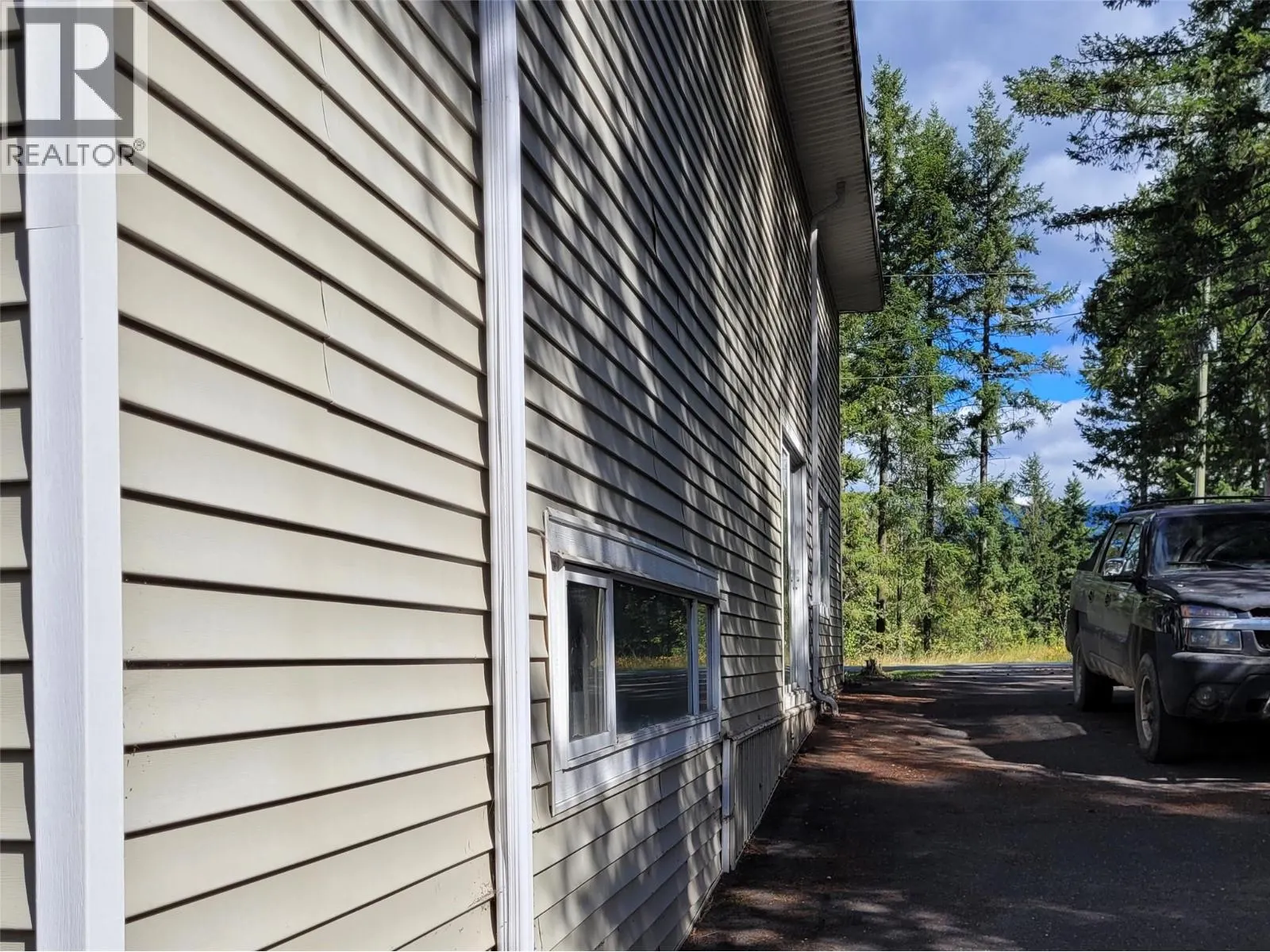 15 LODGE Drive
