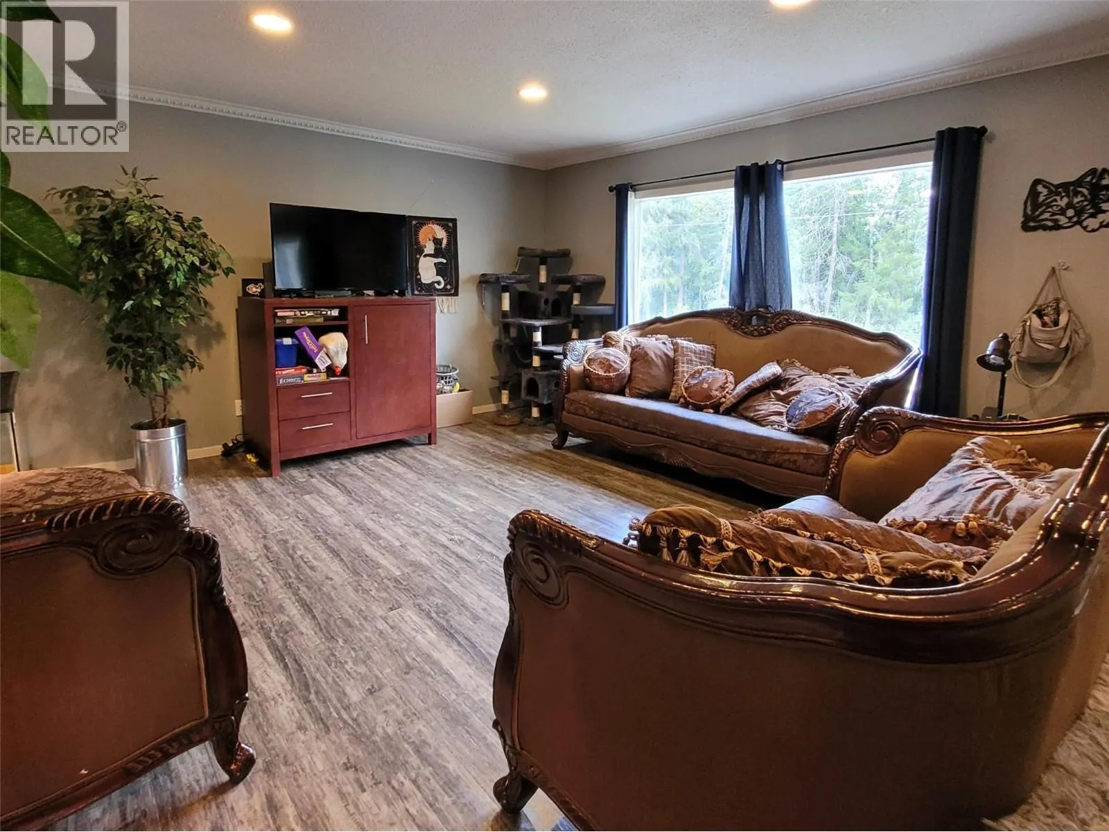 15 LODGE Drive