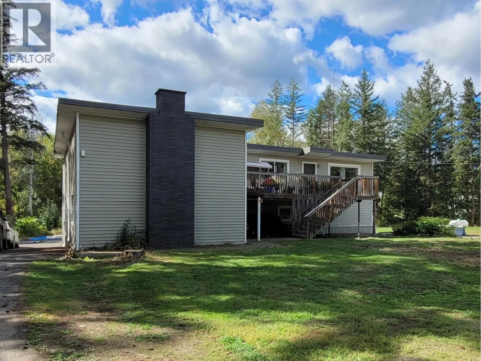 15 LODGE Drive