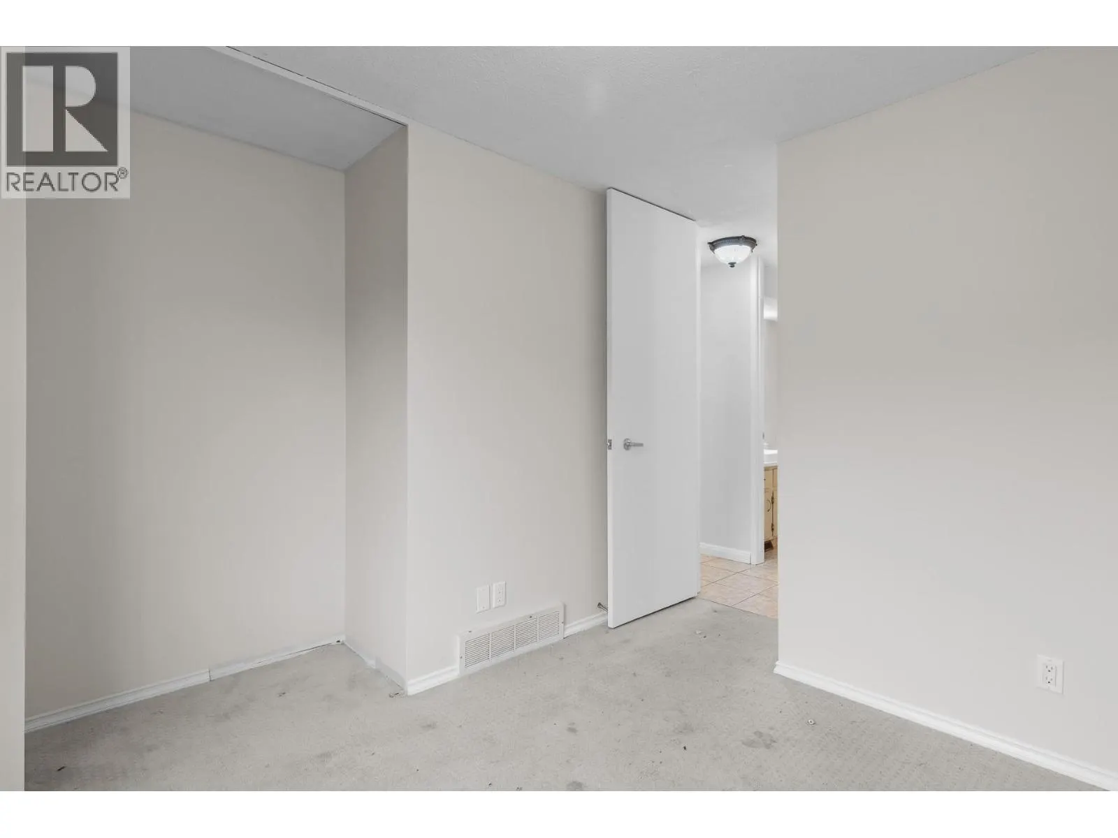 1660 Ufton Court Unit# 103