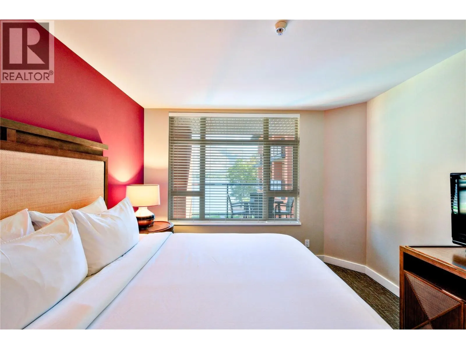 15 PARK Place Unit# 334