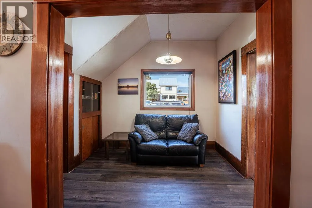 204 Third Street E
