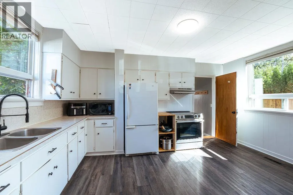 204 Third Street E