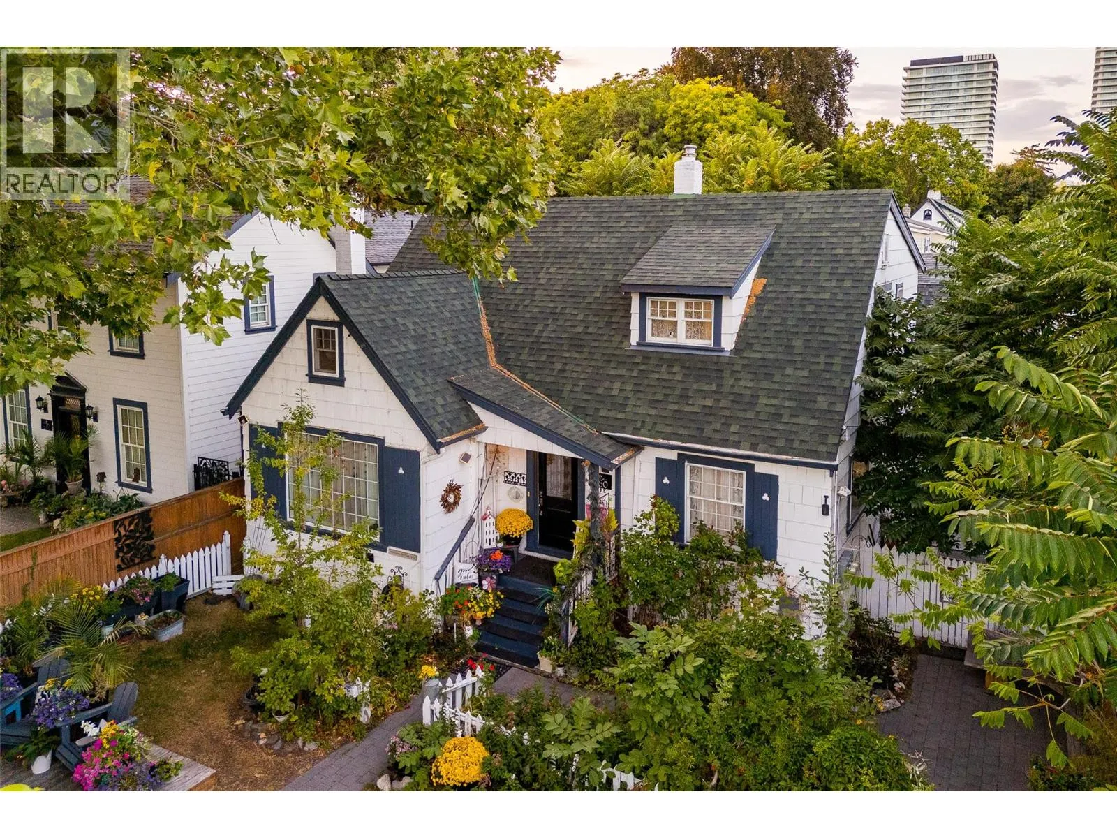 260 Lake Avenue