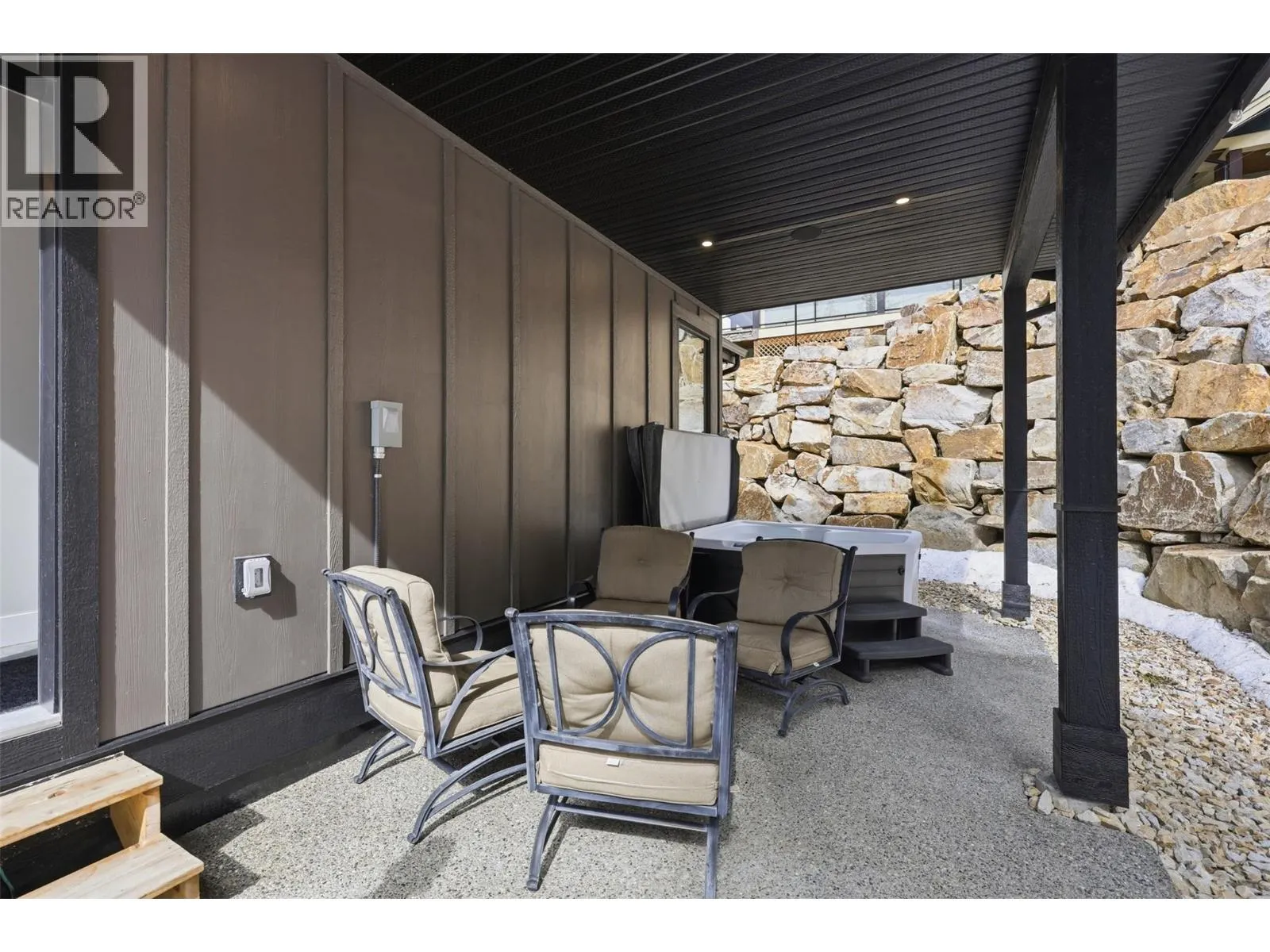2533 Mountain View Drive