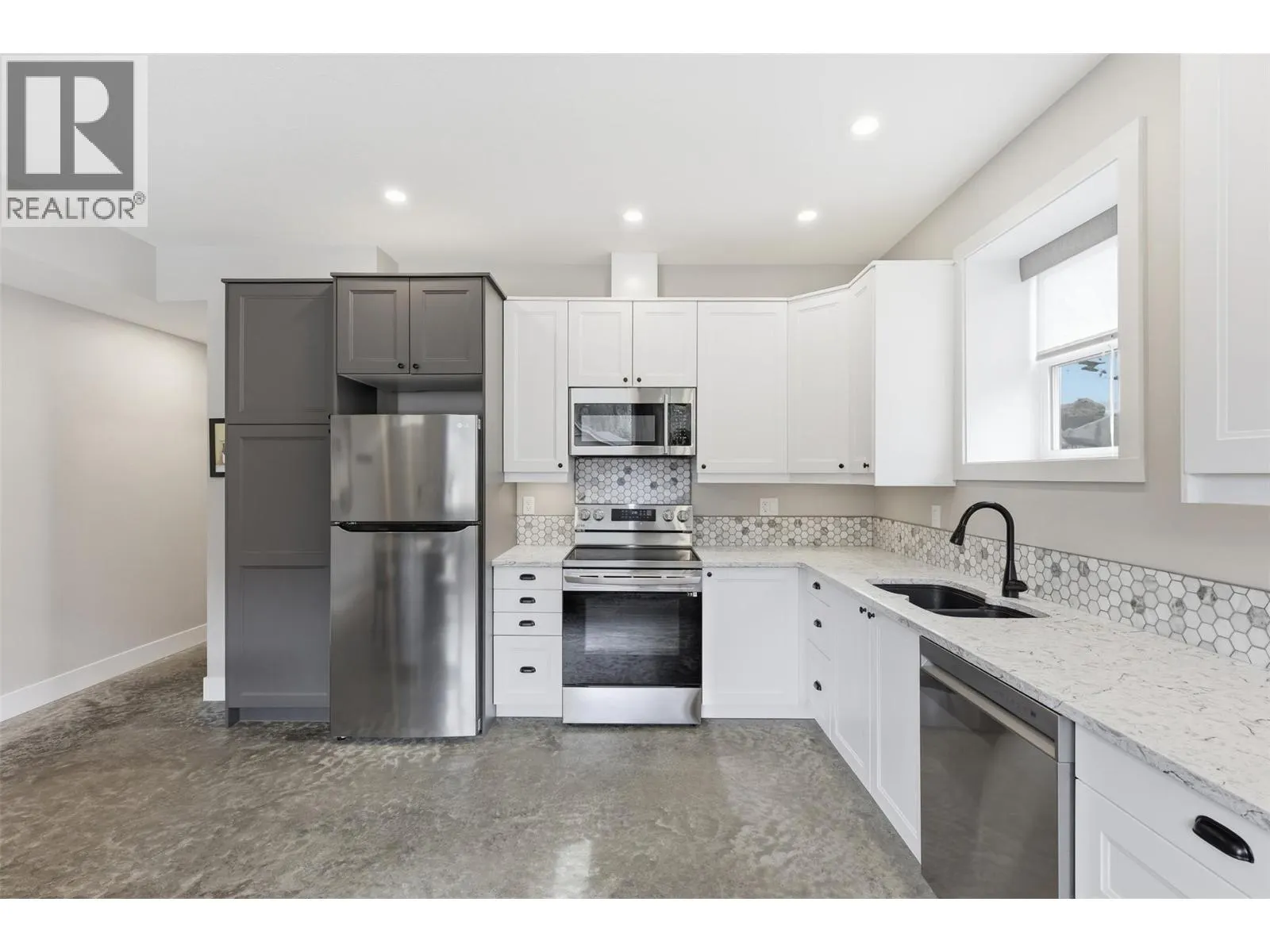 2533 Mountain View Drive
