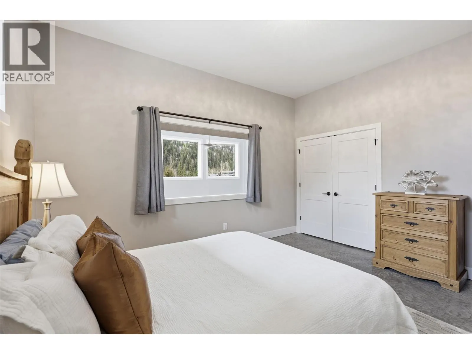 2533 Mountain View Drive