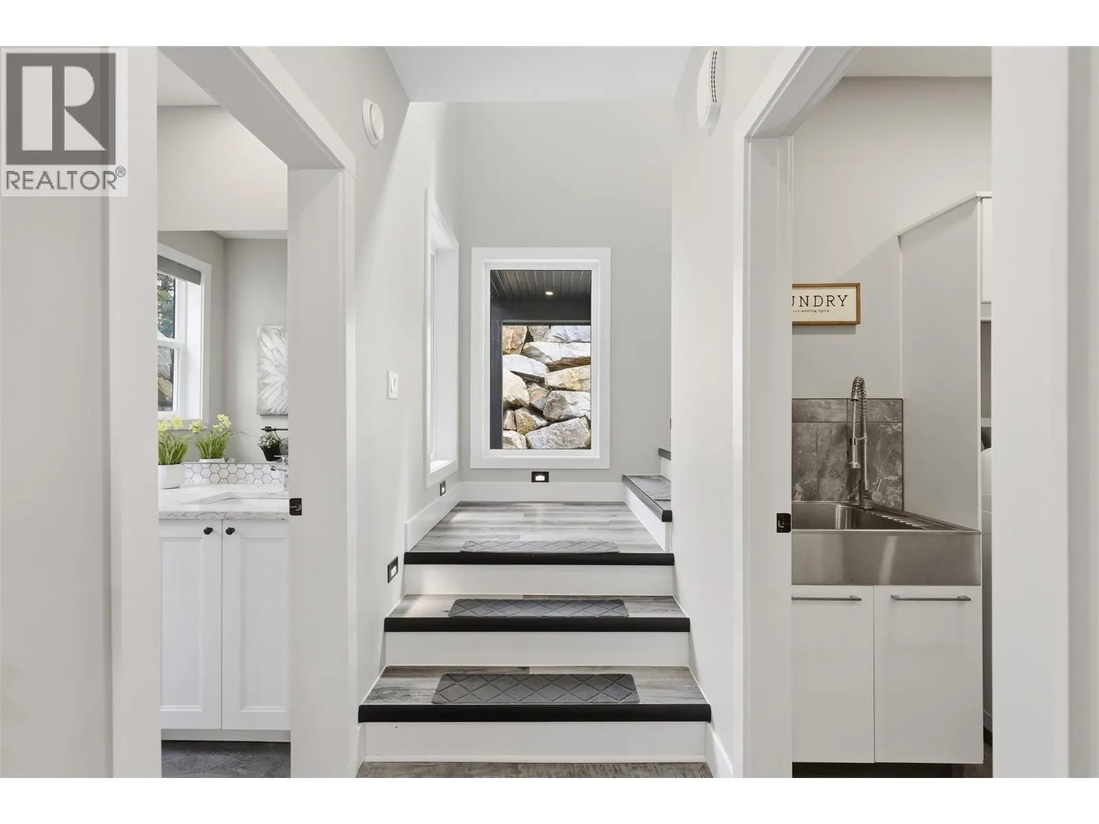 2533 Mountain View Drive