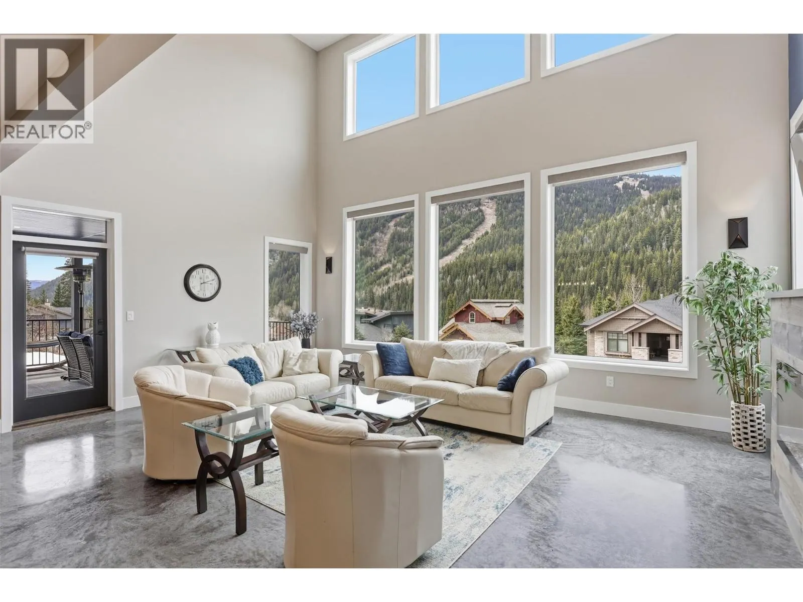 2533 Mountain View Drive