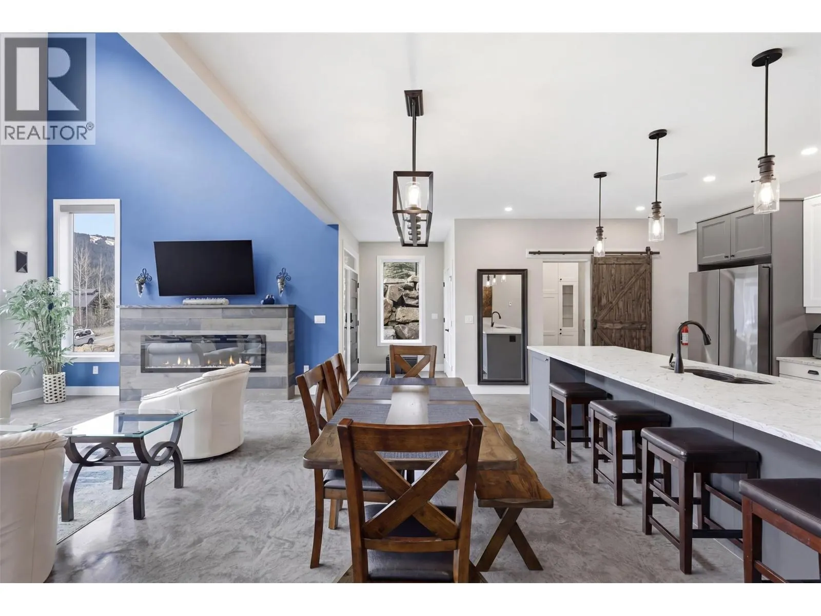 2533 Mountain View Drive