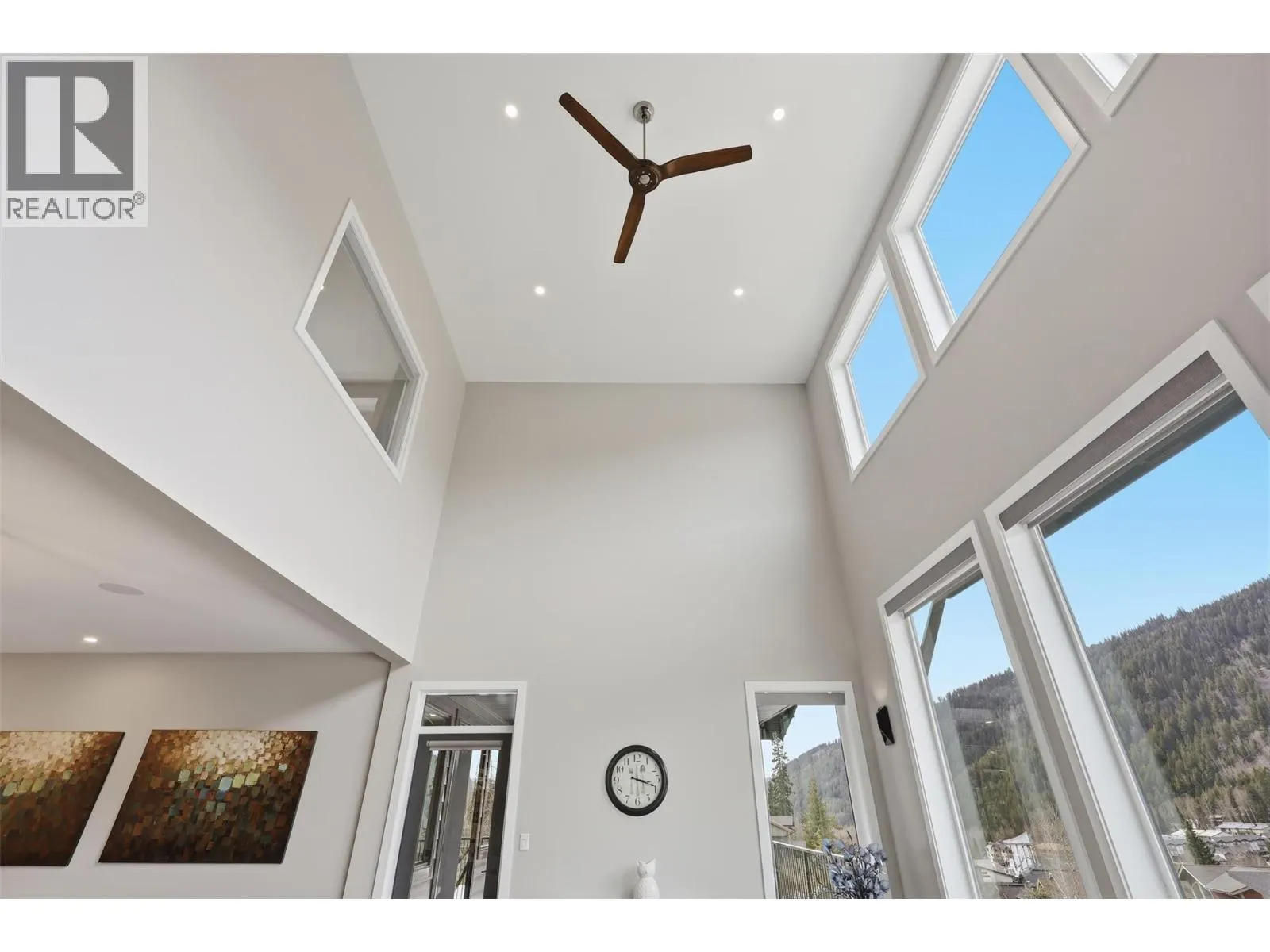 2533 Mountain View Drive
