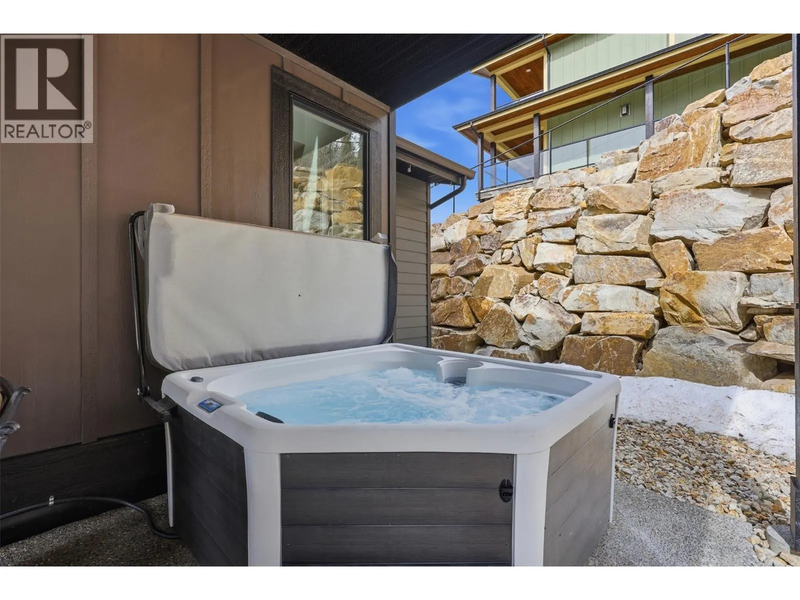 2533 Mountain View Drive