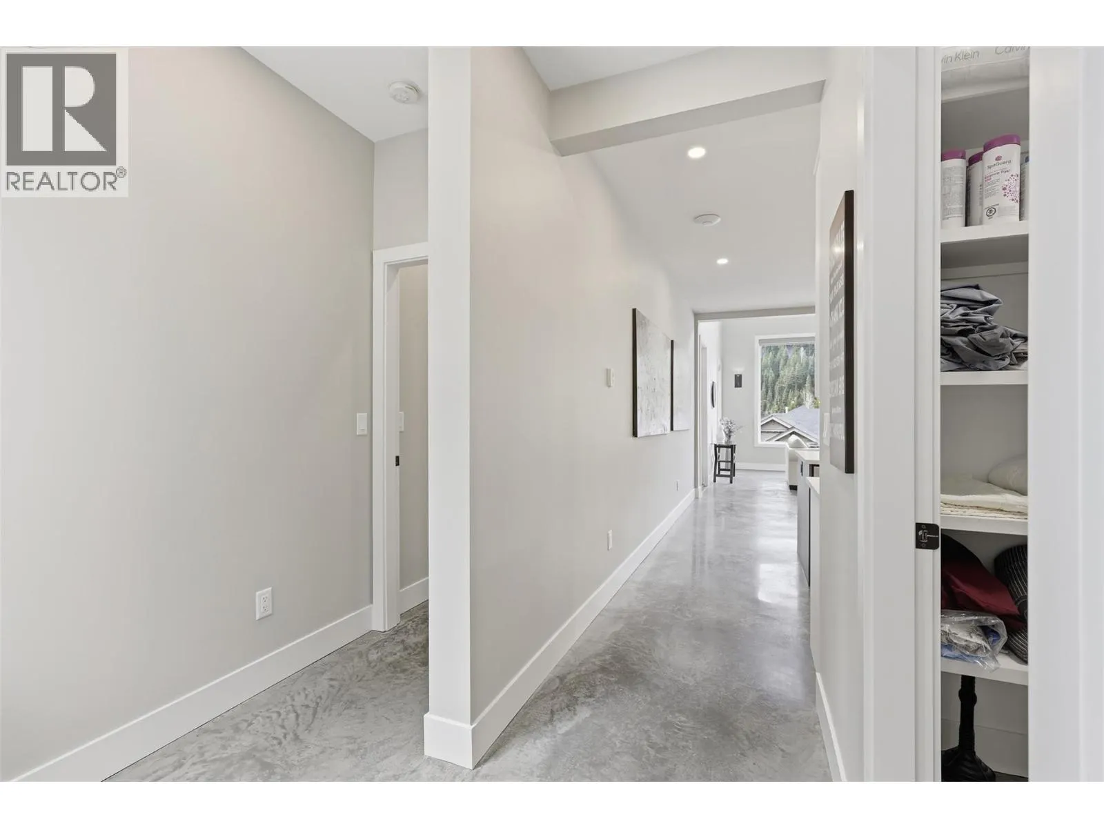2533 Mountain View Drive
