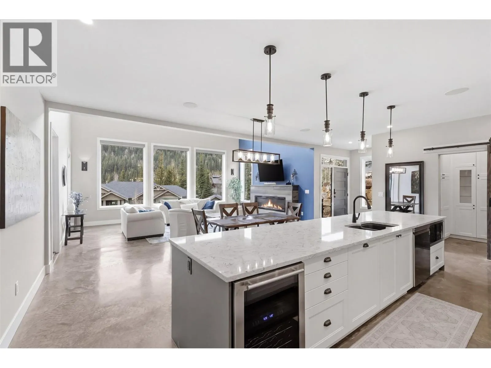 2533 Mountain View Drive