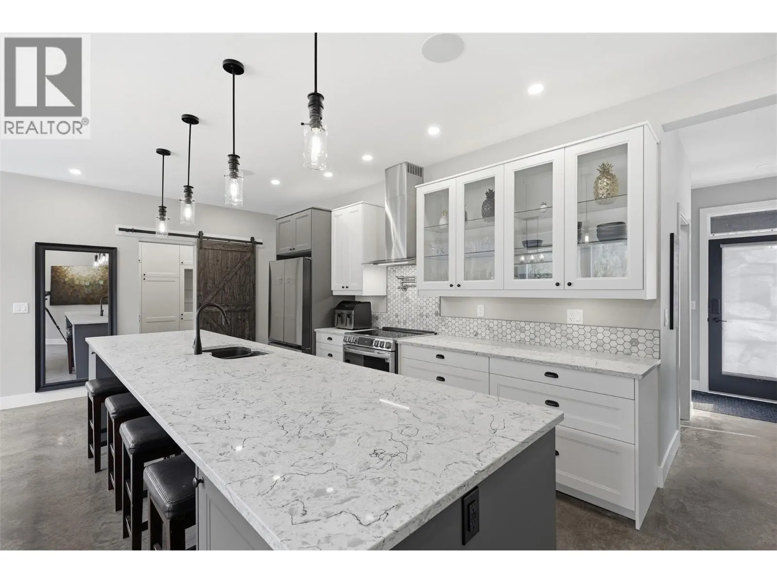 2533 Mountain View Drive