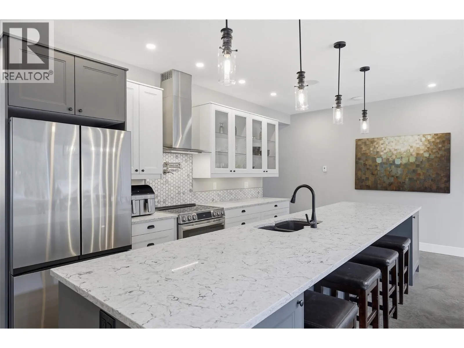 2533 Mountain View Drive