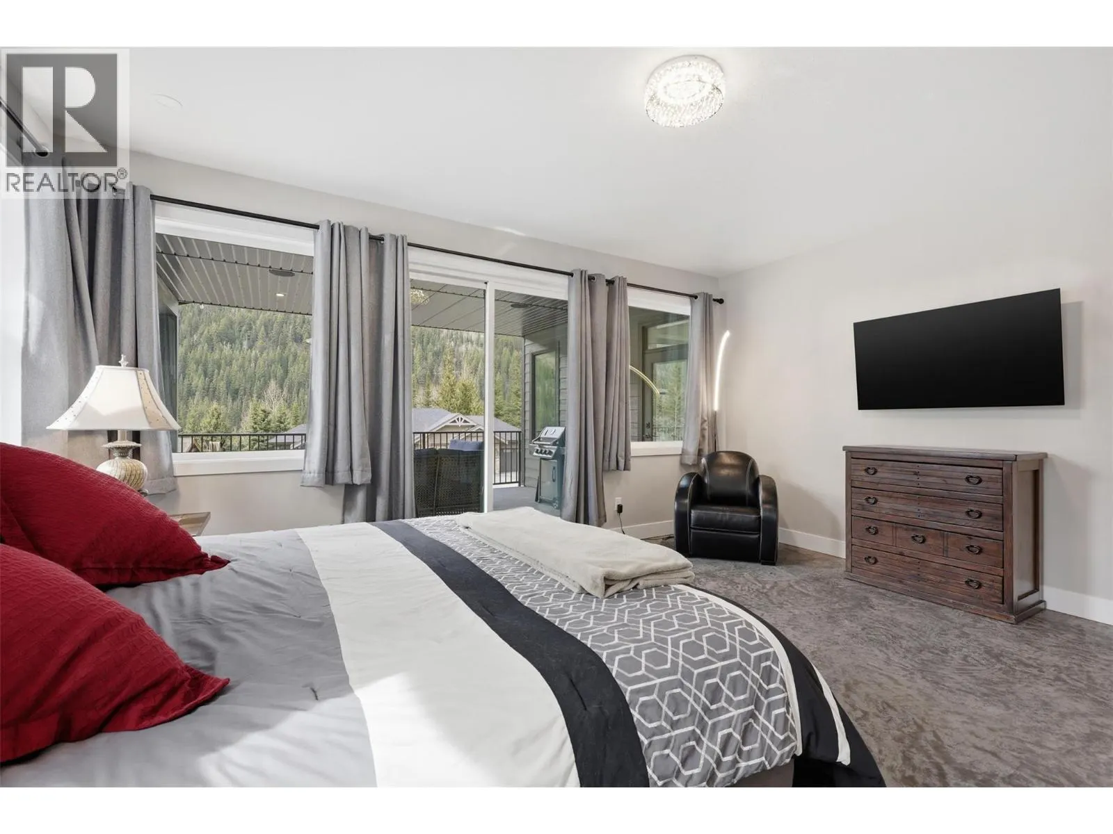 2533 Mountain View Drive